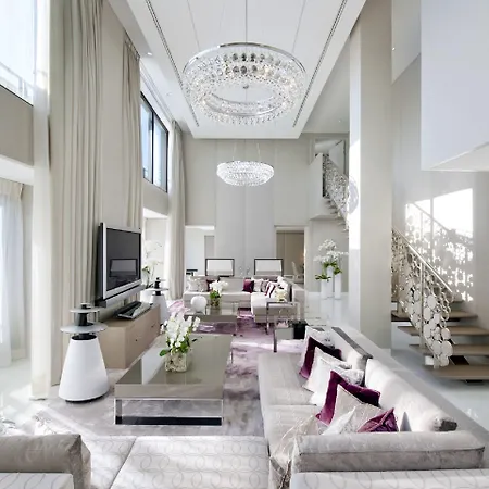 Mandarin Oriental, Hotel