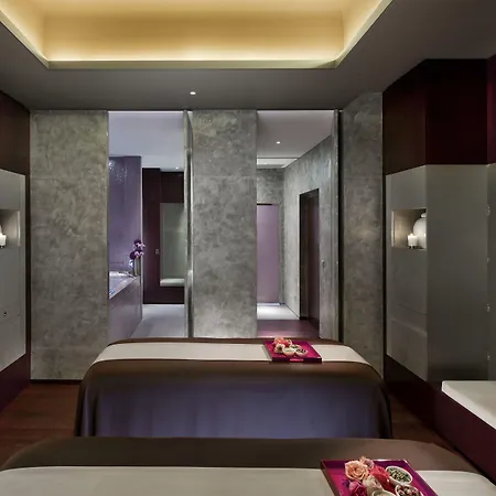 Mandarin Oriental, Hotel